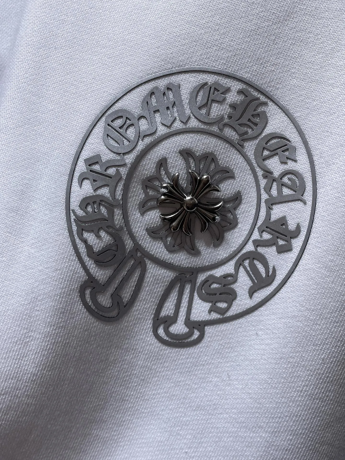 P246 Chrome Hearts Autumn and Winter 2025 New products are available at the counter at the same time. High-weight, environmentally friendly and high-quality top-quality fabrics. Chrome Hearts Sanskrit cross-engraved film, hot diamonds, hand-buttoned hoodies, counters at the same time. Re-engraved version 1:1. Recommended color: black, white. Size: S, M, L, XL.